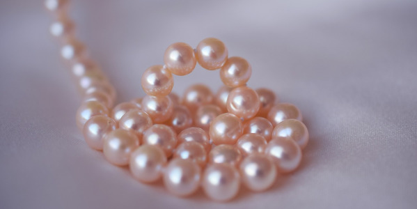 Odkryj, czy perły są modne! Przewodnik po trendach biżuterii z pereł