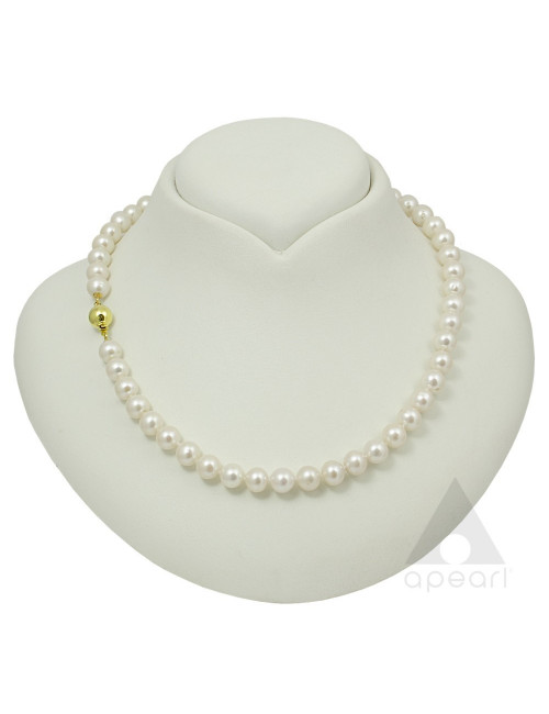 Necklace of slightly oval white pearls with gold ball clasp N078G3