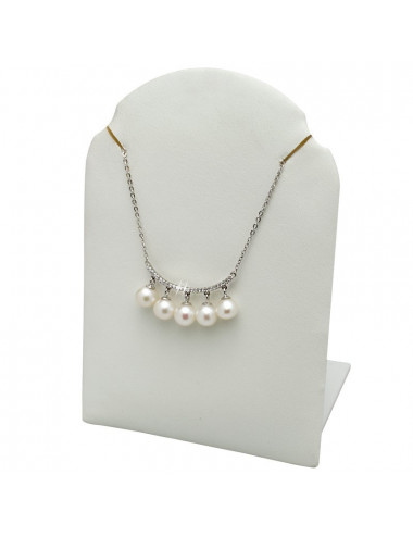 Srebrny łańcuszek z 5 białymi, okrągłymi perłami zamontowanymi na blaszce zdobionej cyrkoniami LAN657S