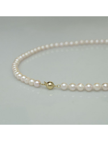Necklace of small white Akoya pearls with yellow gold ball clasp NM5560G3