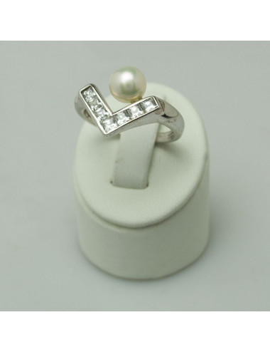 Silver ring with freshwater pearl and zircons RWY152S