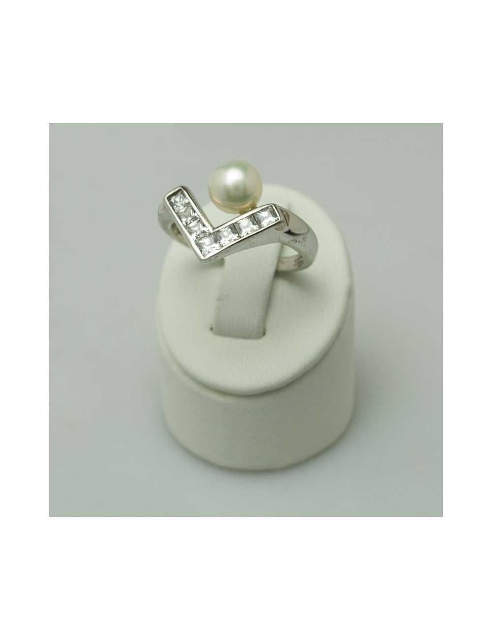 Silver ring with freshwater pearl and zircons RWY152S