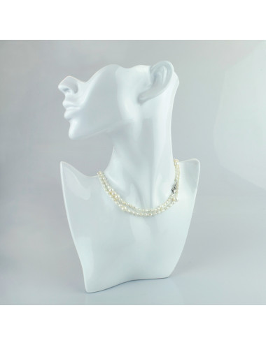 Chain of oval and baroque pearls, ending on two sides with snap hooks, on which elastics were mounted LanOkS37S