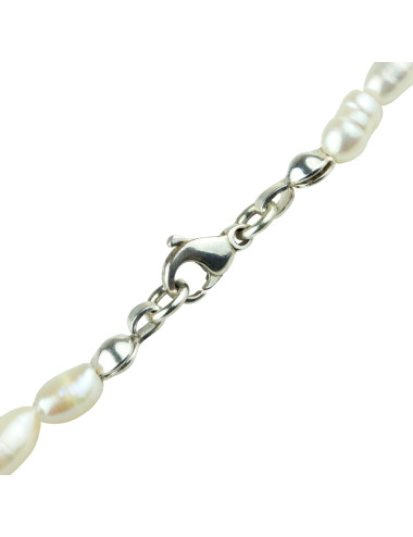 Kolia z drobnych, owalnych białych pereł z frędzelkami zwieńczonymi łososiowymi perłami KOLw01S