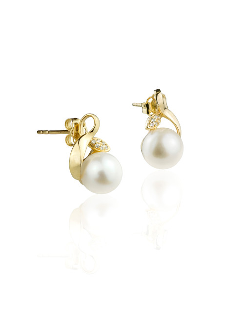 Gold Earrings with Pearls...
