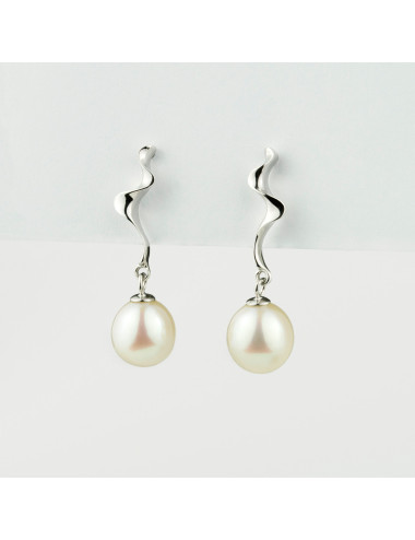 Silver earrings with pearl...