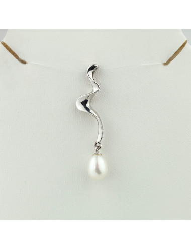 Silver pendant with pearl...
