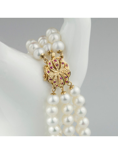 3-rzędowa bransoleta z białych, okrągłych pereł z dużym, złotym zapięciem zdobionym rubinami B0657GX3