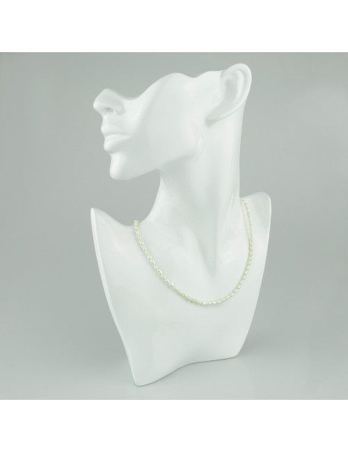 Naszyjnik z białych, niewielkich barokowych pereł o delikatnym połysku, ze srebrnym zapięciem federing N3040S