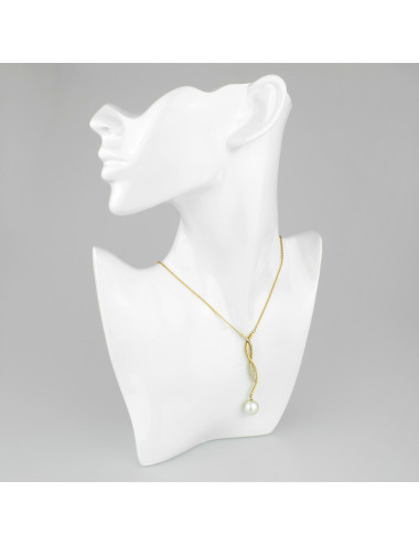 Złoty łańcuszek z długą, plecioną zawieszką zdobioną brylantami, zakończoną dużą białą perłą N0858G