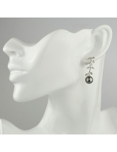 Pendant earrings- pins- in white gold with leaves with diamonds, topped with round Tahiti pearls K2007G