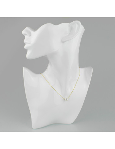 Złoty łańcuszek o delikatnym splocie z podłużnymi blaszkami z przewierconą białą perłą Akoya o silnym połysku LanA9095G