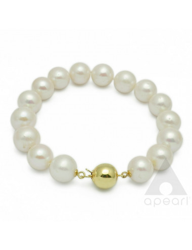 Bracelet of large white freshwater pearls with gold ball clasp BO1112G32