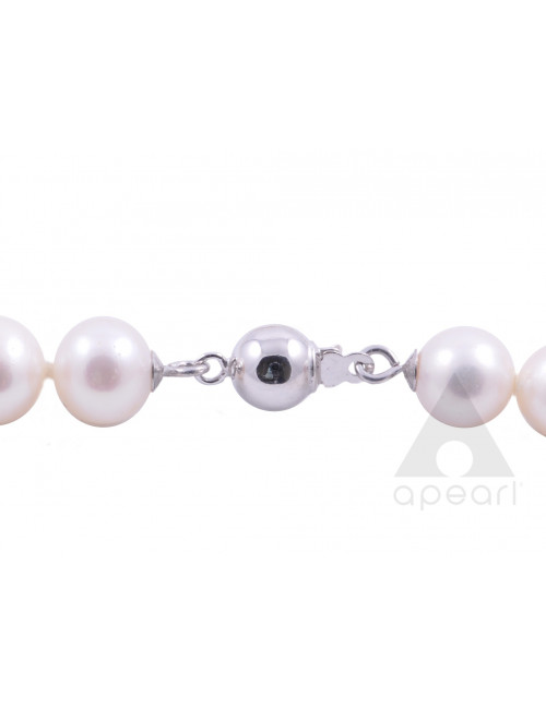 Necklace with medium-sized white pearls and white gold ball clasp NO775WG