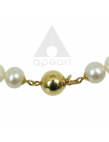 Necklace of white pearls with gold elements and pendant decorated with diamonds N078ku+WG3