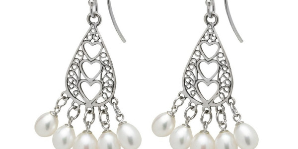 Kolczyki wiszące z perłami - idealny prezent dla bliskiej osoby, która ceni sobie styl i elegancję